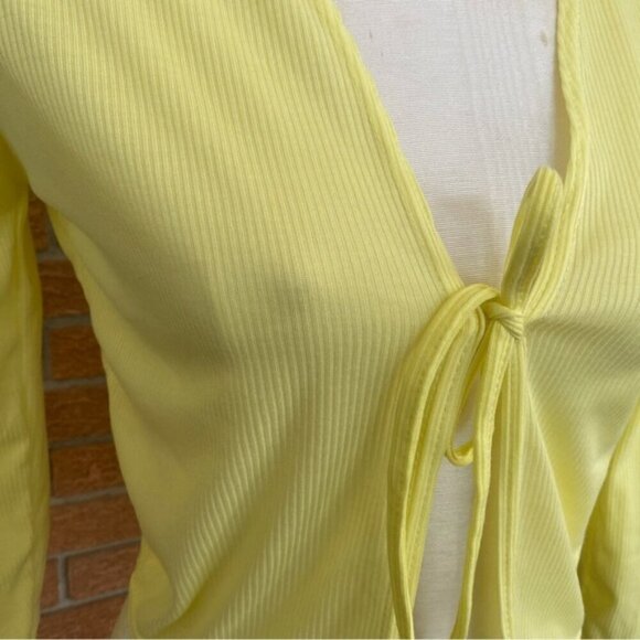 PrettyLittleThing Light Yellow Ribbed Tie Cardigan Women’s Size 6 - Picture 2 of 7
